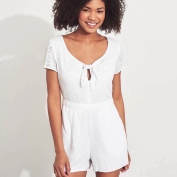HOLLISTER | WOMENS WHITE EYELET LACE COQUETTE ROMPER ONE-PIECE SHORTS, SIZE M - Picture 2 of 10